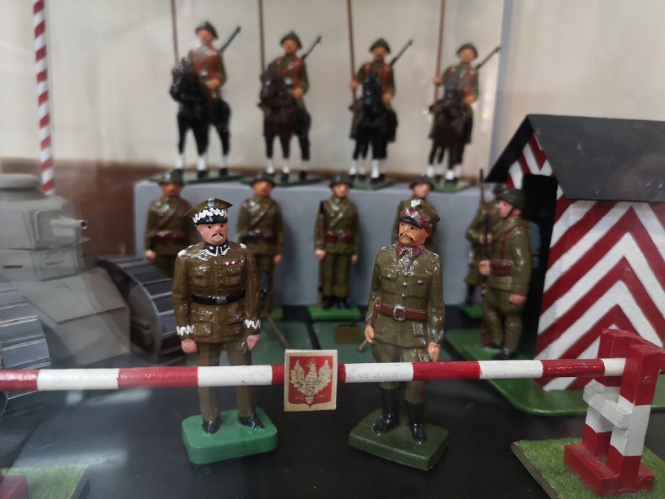 Wystawa żołnierzyków i modeli samochodów wojskowych w Muzeum Czynu Powstańczego na G. św. Anny [fot. Katarzyna Doros]