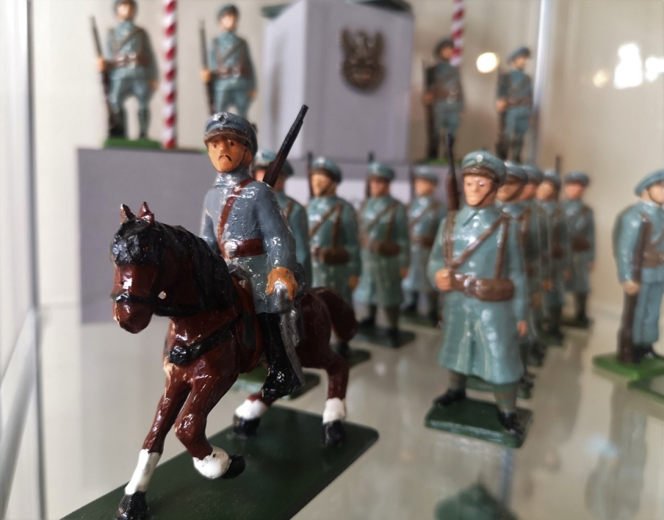 Wystawa żołnierzyków i modeli samochodów wojskowych w Muzeum Czynu Powstańczego na G. św. Anny [fot. Katarzyna Doros]