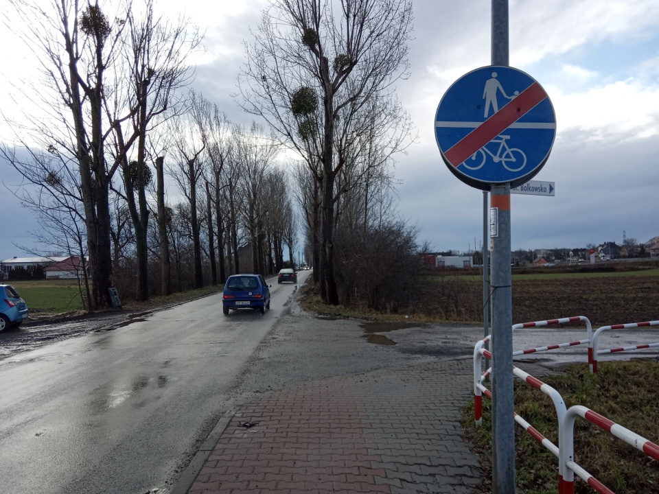Przy ulicy Krapkowickiej w Opolu powstaje kładka pieszo-rowerowa [fot.P.Wójtowicz]
