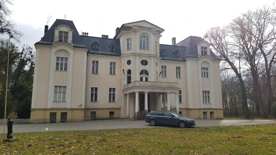 Zabytkowy pałac w Zakrzowie [fot. A. Pospiszyl]