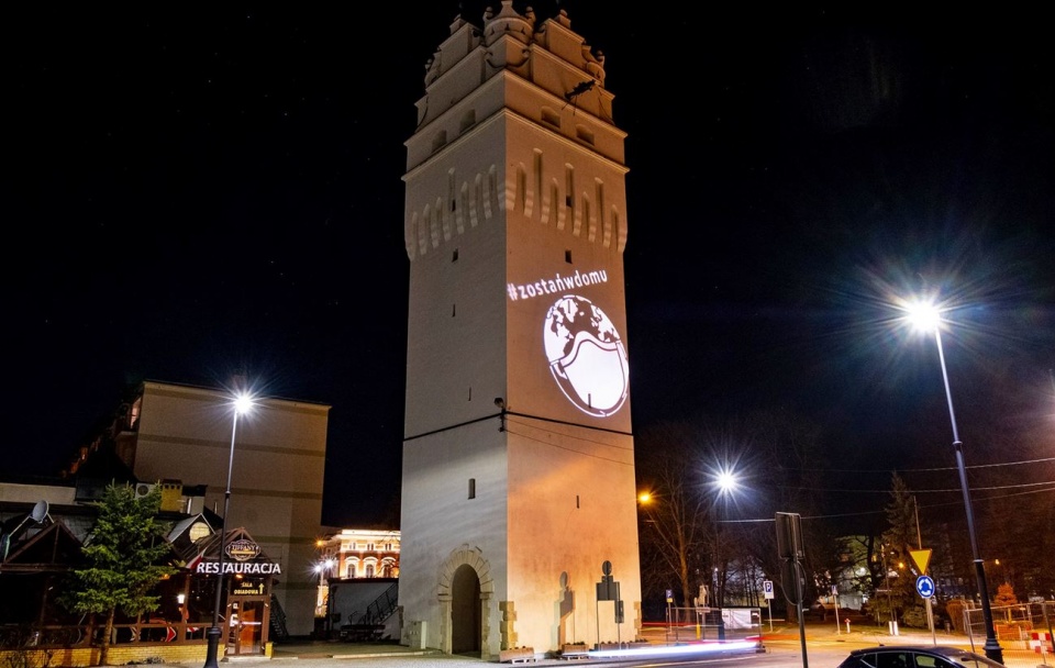 Iluminacja na wieży bramy wrocławskiej w Nysie [fot. Qbik s.c. Pracownia Architektoniczna]