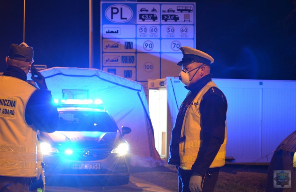 Opolscy policjanci na przejściach granicznych [fot. Opolska Policja]
