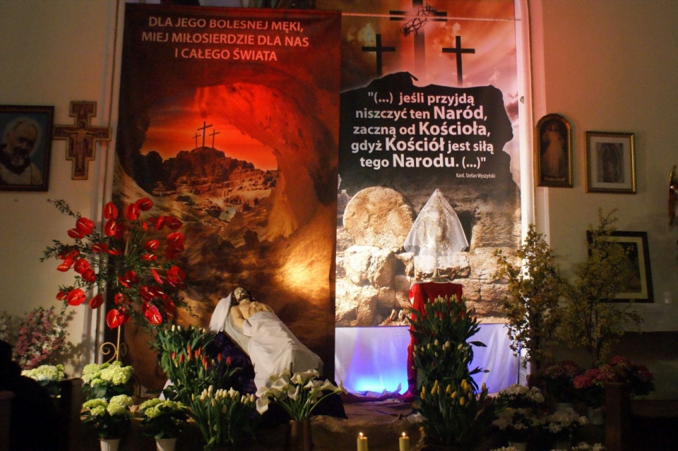 Dekoracja Bożego Grobu w Głuchołazach [fot. parafia-glucholazy.pl]