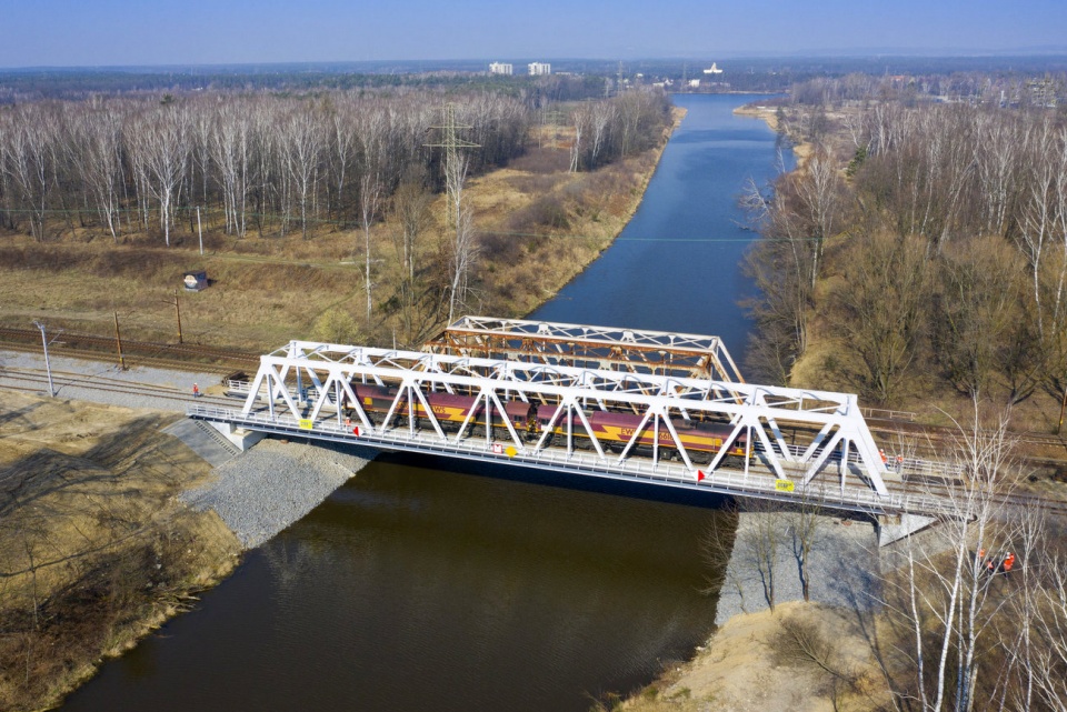 Nowy most kolejowy nad Kanałem Kędzierzyńskim [fot. PKP PLK]