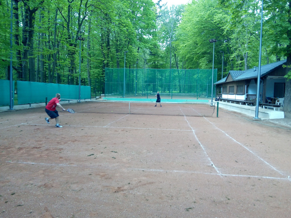 Odremontowane korty tenisowe w prudnickim parku miejskim [zdj. Jan Poniatyszyn]