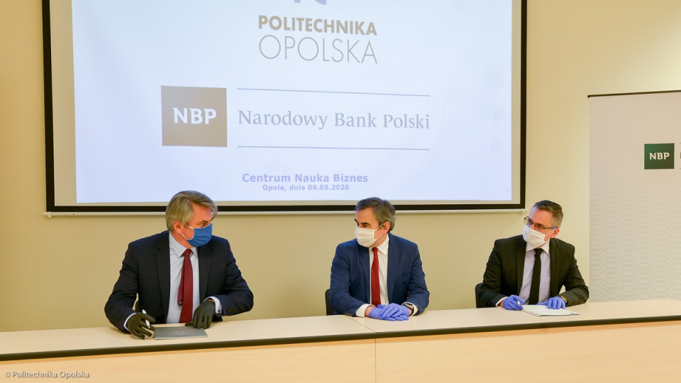 Podpisanie umowy między Politechniką Opolską, a Narodowym Bankiem Polskim [fot. Politechnika Opolska]