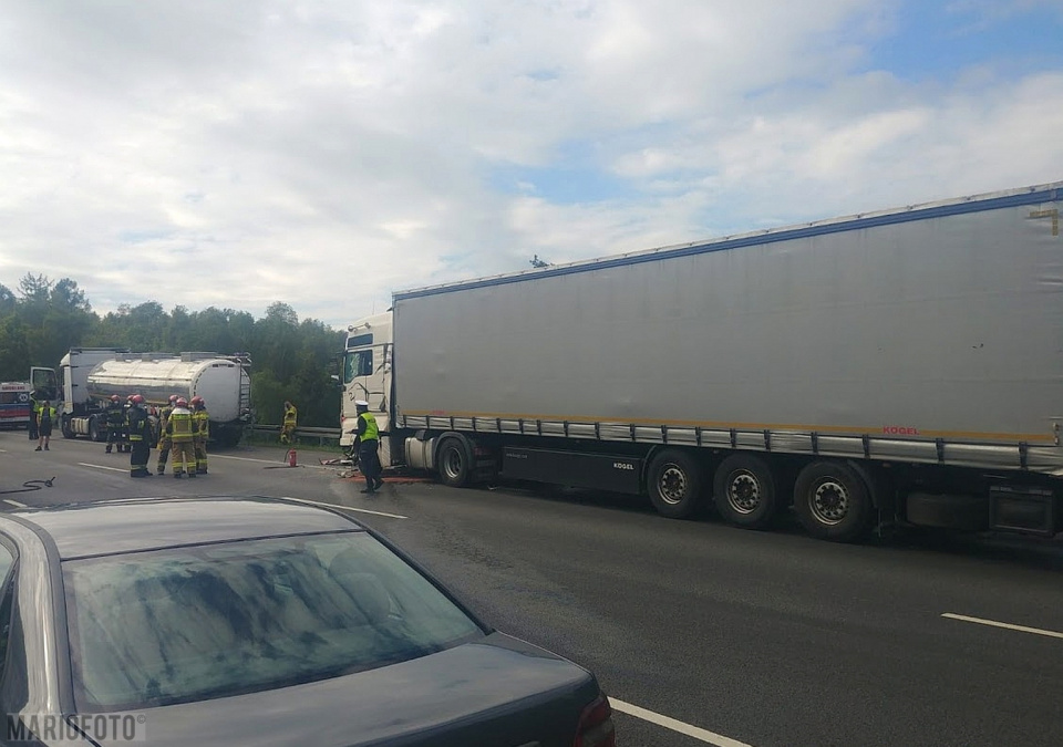 Wypadek na autostradzie A4 - trasa w kierunku Katowic jest zablokowana. [fot.Mario]