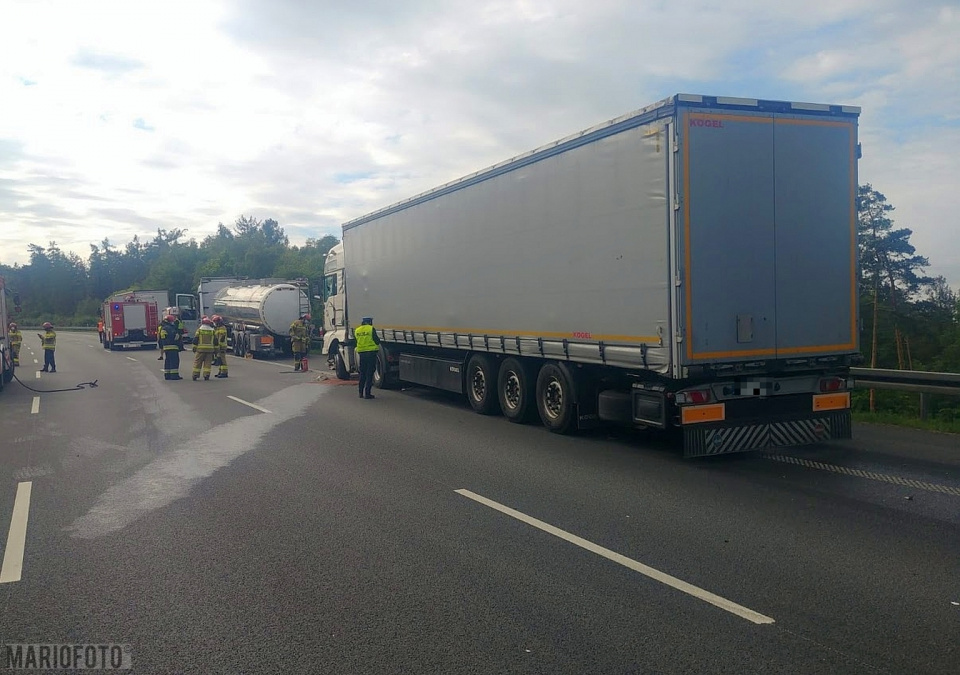 Wypadek na autostradzie A4 - trasa w kierunku Katowic jest zablokowana. [fot.Mario]