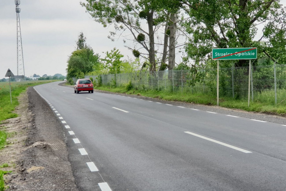 Wyremontowana droga między Strzelcami Opolskimi a Rozmierką [fot. A. Pospiszyl]