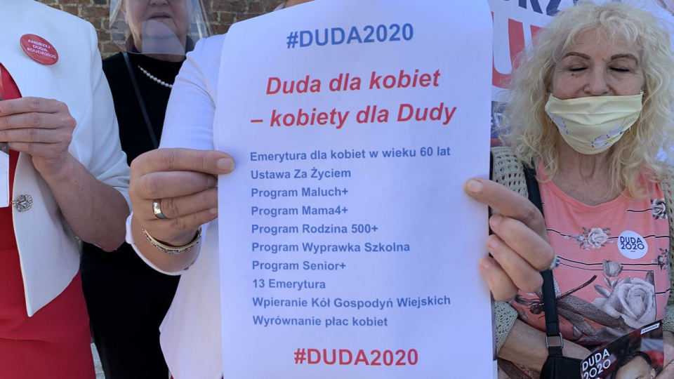 Kobiety manifestowały na ulicach Nysy swoje poparcie dla prezdenta Andrrzeja Dudy [fot. Daniel Klimczak]