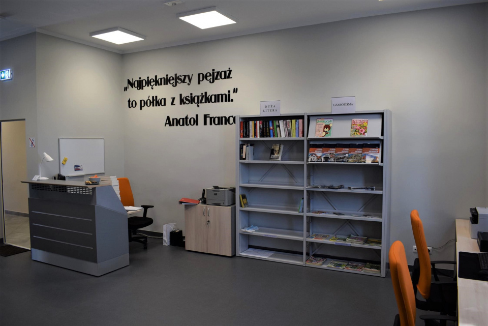 Otwarcie filii Gminnej Biblioteki Publicznej w Żłobiźnie [fot. Andrzej Sowa]