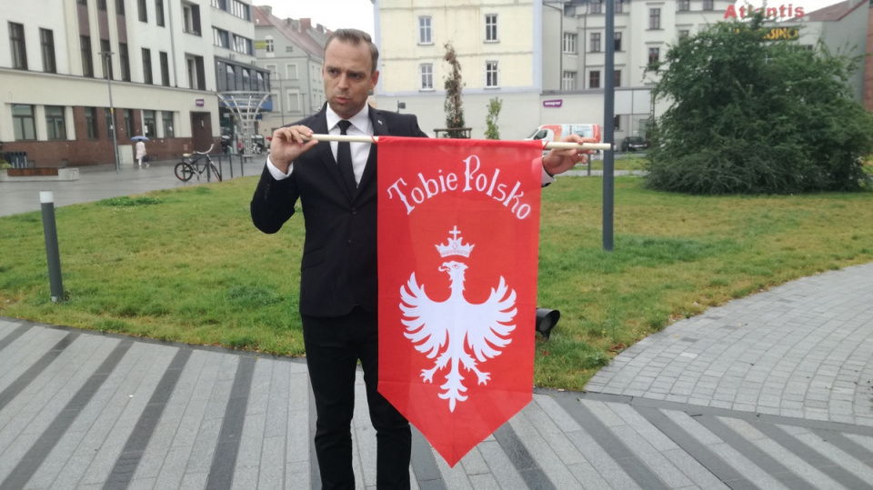 "Tobie Polsko" flaga przygotowana na 100. rocznicę wybuchu II Powstania Śląskiego foto:P.Wojtowicz