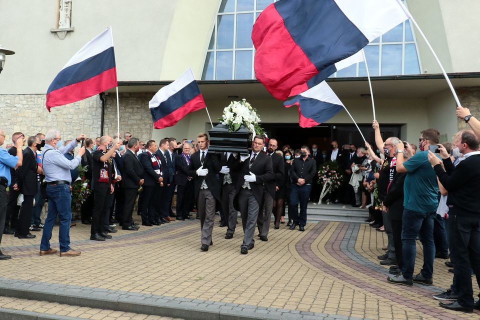 Pogrzeb Jerzego Szczakiela [fot. www.facebook.com/OK Bedmet Kolejarz Opole]