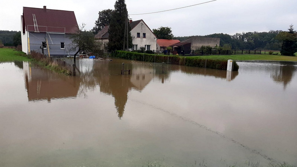 Część gospodarstw w Karczowie została zalanych [fot. Mariusz Chałupnik]
