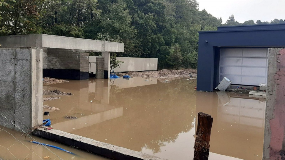 Część gospodarstw w Karczowie została zalanych [fot. Mariusz Chałupnik]