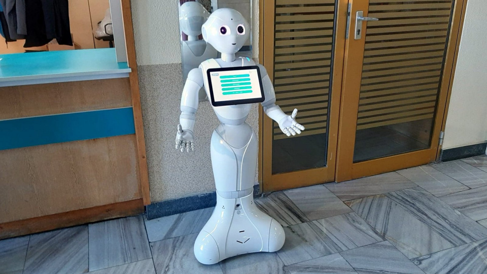 Robot humanoidalny w USK w Opolu [fot. Mariusz Chałupnik]