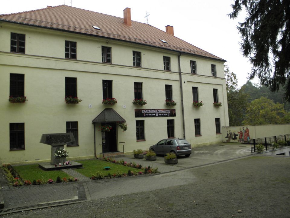Klasztor w Prudniku-Lesie, gdzie więziony był Stefan Wyszyński [zdj. Jan Poniatyszyn]