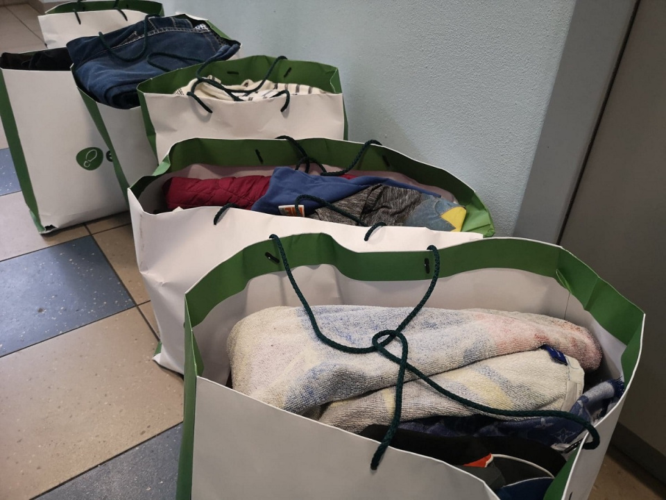 Opolska Caritas prowadzi zbiórkę odzieży na zimę dla osób bezdomnych i potrzebujących [fot. Katarzyna Doros]