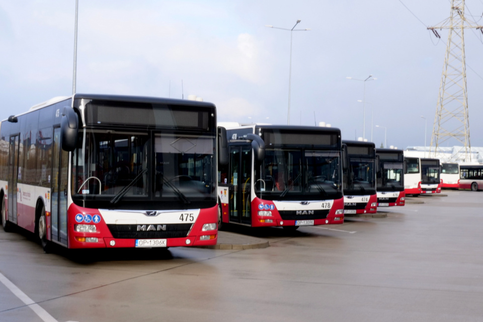 Miejskimi autobusami w Opolu coraz częściej kierują kobiety [fot. Marcin Boczek]
