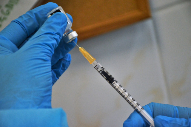 NFZ ogłosił nabór do zespołów mobilnych, które będą szczepić obłożnie chorych