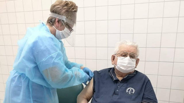 Opolscy seniorzy szczepią się przeciw COVID-19. Żeby nie zachorować na tę straszliwą chorobę