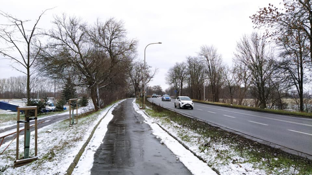 Plastyczny w upały asfalt na ścieżce rowerowej przy Wrocławskiej w Opolu ma zostać zastąpiony twardą nawierzchnią