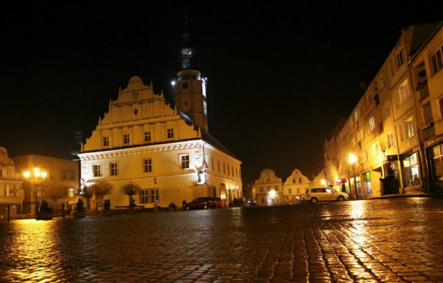 Głogówek w całej gminie wymienia oświetlenie uliczne