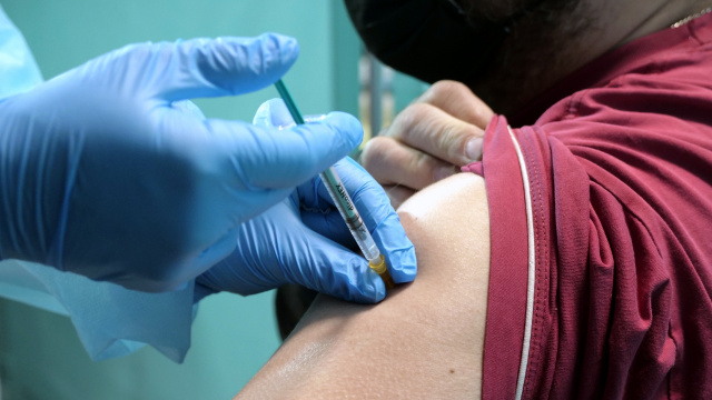 W Nysie ruszył punkt masowych szczepień. Do 12 tygodni możliwe będzie zaszczepienie wszystkich chętnych mieszkańców powiatu [FILM, ZDJĘCIA]