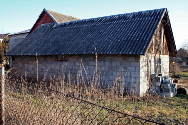 Dotacja na usuwanie azbestu sfinansuje rozbiórkę starego dachu, ale nie budowę nowego