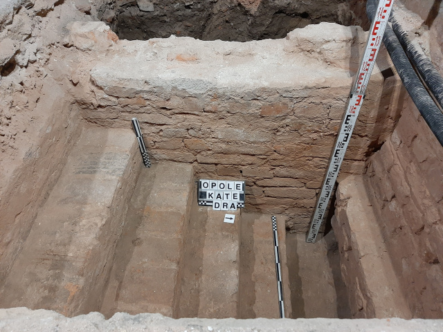 Tajemnicze schody odkryto w Katedrze Opolskiej. Prowadzą do dwóch krypt, w których mogą znajdować się szczątki opolskich Piastów