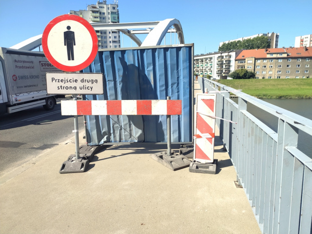 Piesi nadal będą korzystać z jednej strony Mostu Piastowskiego w Opolu. Trzeba dokończyć remont