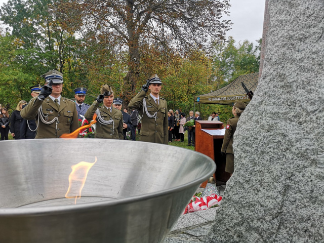 77 lat temu pierwsi powstańcy warszawscy przybyli do obozu Lamsdorf. W Łambinowicach uczczono ich pamięć [ZDJĘCIA]