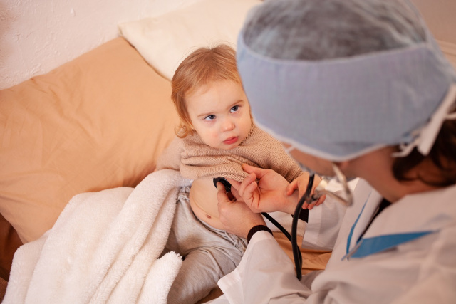Nie koronawirus, a RSV. Mnożą się hospitalizacje na pediatrii