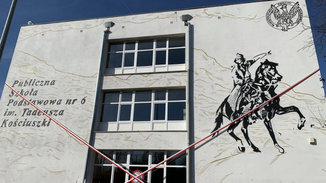 Kolejna brzeska szkoła została ozdobiona muralem. Tym razem malowidło upamiętnia Tadeusza Kościuszkę