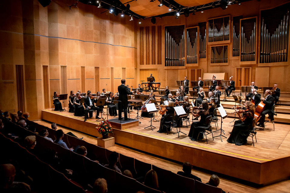 Orkiestra Filharmonii Opolskie podczas koncertu [fot. Michał Grocholski / FO]