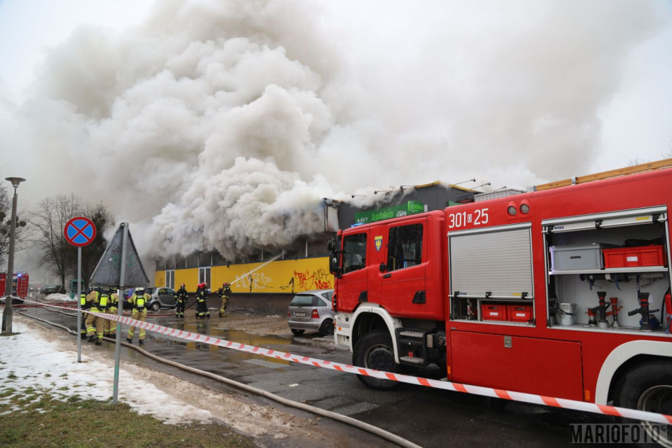 Pożar sklepu na osiedlu AK w Opolu [fot. Mario]