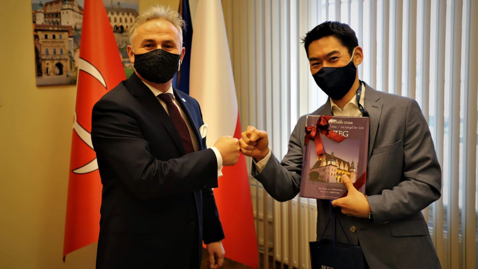 Burmistrz Brzegu spotkał się ostatnio z prezesem firmy Mitsui High-Tec, Masahiko Takei [fot. UM Brzeg]