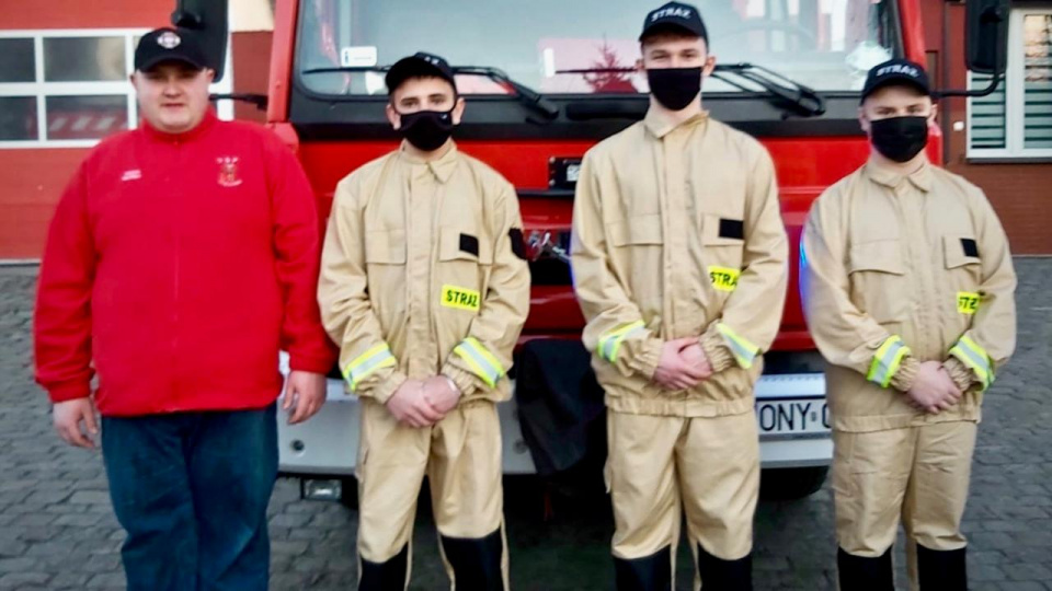 Dzięki zbiórce udało się kupić mundury dla 3 członków młodzieżowej drużyny pożarniczej [fot. OPS Otmuchów]