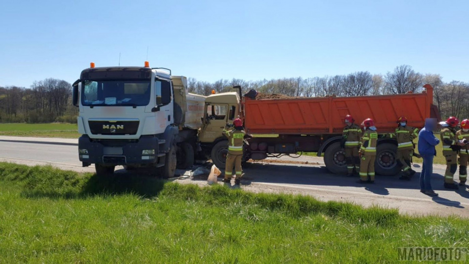 W okolicy Niwnicy na DW 489 (pow.nyski) zderzyły się dwa samochody ciężarowe [fot.Mario]