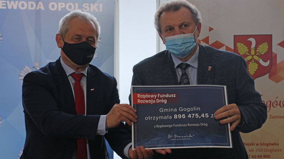 W Głogówku podpisano kolejne umowy w ramach RFRD [fot. Opolski Urząd Wojewódzki]