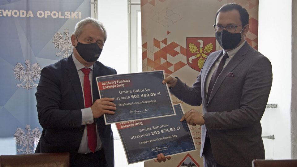 W Głogówku podpisano kolejne umowy w ramach RFRD [fot. Opolski Urząd Wojewódzki]