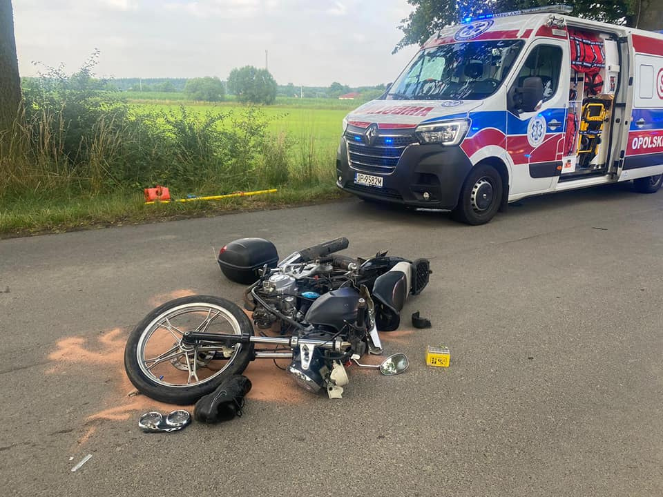 Wypadek motocyklisty koło Namysłowa foto:Komenda Powiatowa PSP w Namysłowie/facebook