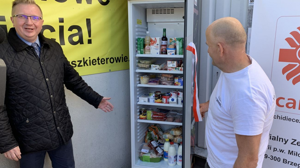 Otwarcie lodówki społecznej w Brzegu [fot. Daniel Klimczak]