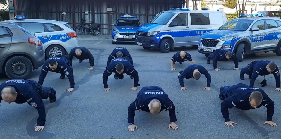 Policjanci z Namysłowa wspierają leczenie córki zmarłego kolegi [fot. KPP Namysłów]