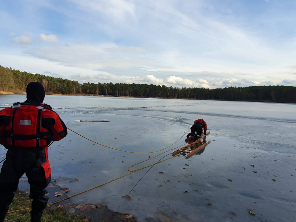 Ćwiczenia na lodzie [fot. OSP Oddział Ratownictwa Wodnego w Opolu]