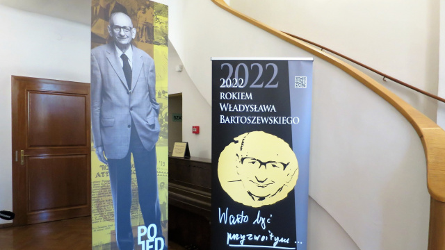 Wystawa o Władysławie Bartoszewskim zawitała do Opola [ZDJĘCIA]