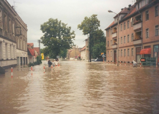 Wspomnienia powodzian na fotografii. W Kędzierzynie-Koźlu szykują wystawę w rocznicę Wielkiej Wody