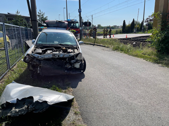 Wypadek na przejeździe kolejowym w Chróścinie koło Opola. Jedna osoba poszkodowana [ZDJĘCIA]