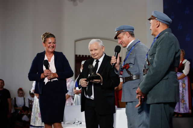Jarosław Kaczyński odwiedził Nysę. Tłumy mieszkańców na spotkaniu z prezesem Prawa i Sprawiedliwości [ZDJĘCIA, FILM]