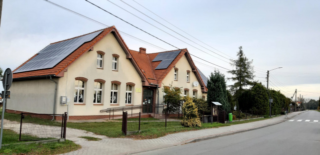 Energia odnawialna w gminie Kolonowskie. Na budynkach zamontowano 6 instalacji fotowoltaicznych